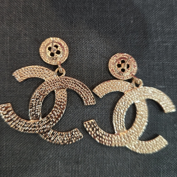 New Chanel Gold Logo Earrings - Picture 3 of 3